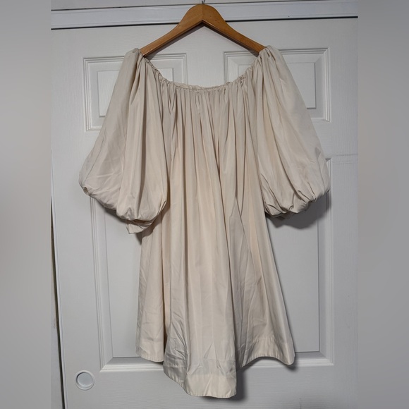 BCBGMAXAZRIA BCBG MaxAzria Balloon Peasant Adelaide Cream Off Shoulder Dress - Picture 2 of 7